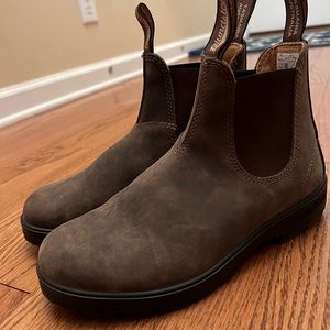 Brown Blundstone boots. Worn once in near mint condition